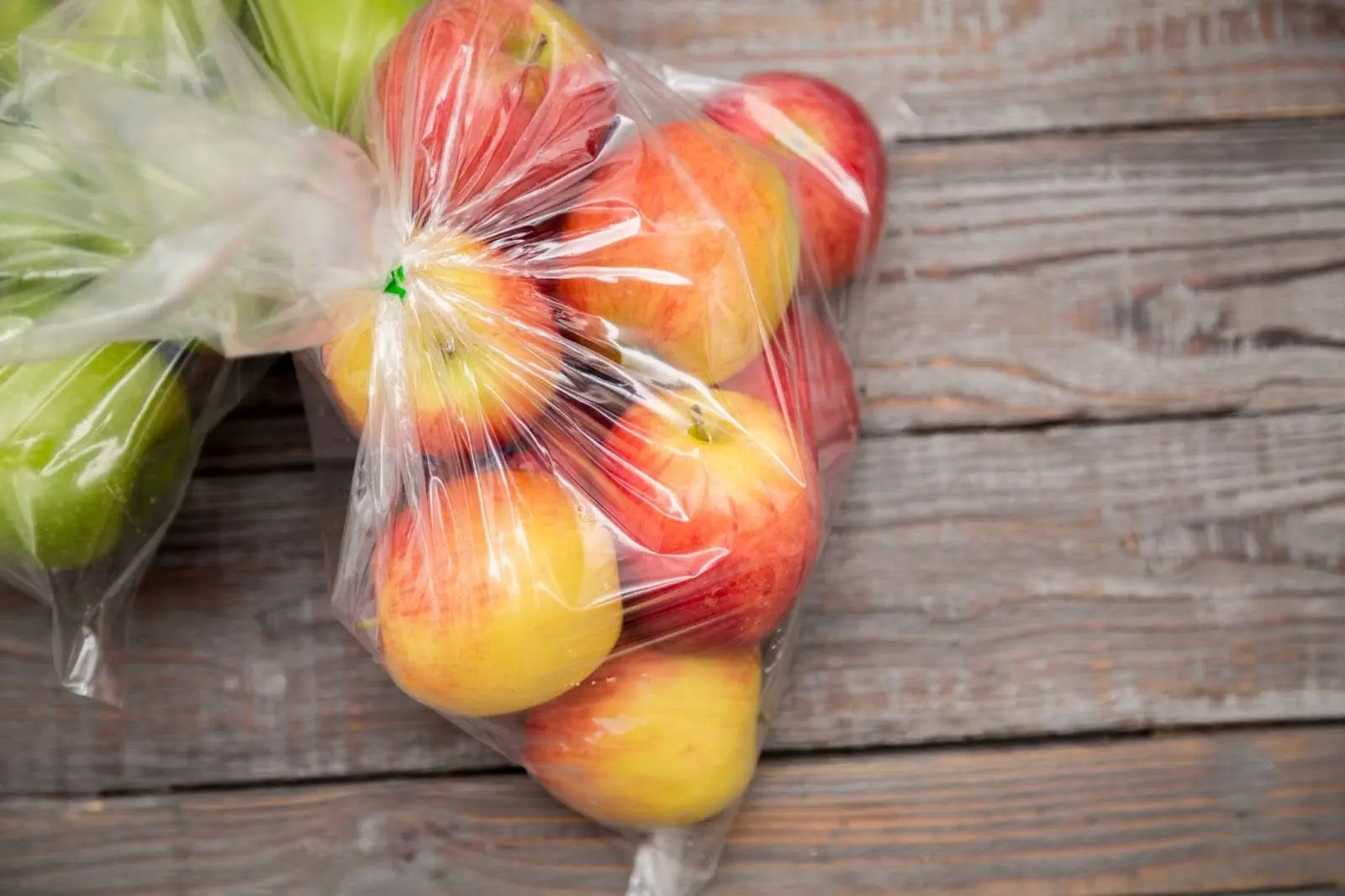odour and taste migration in food-contact pvc manufacturing, fresh apples sealed in transparent pvc bags